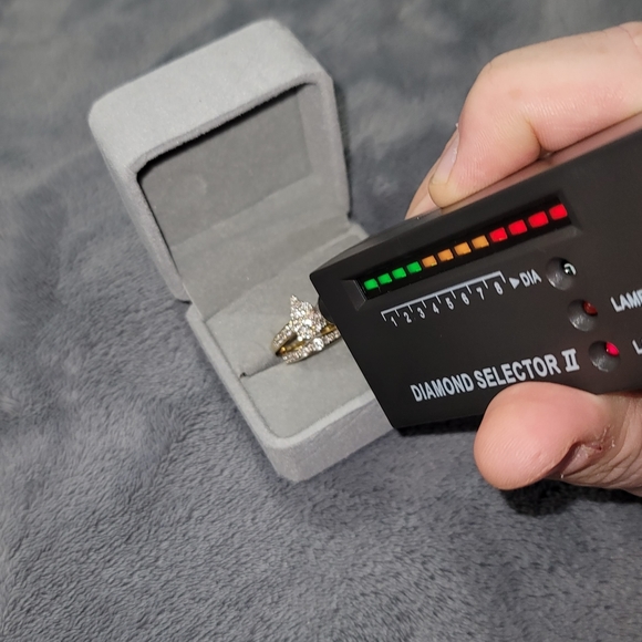 10K Diamond Ring Set - Picture 16 of 16